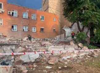 Grave herido en derrumbe de nave en Carabanchel news-19092024-230802