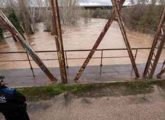 Evacuación de residentes por crecida de ríos en Madrid evacuacin-de-residentes-por-crecida-de-ros-en-madrid